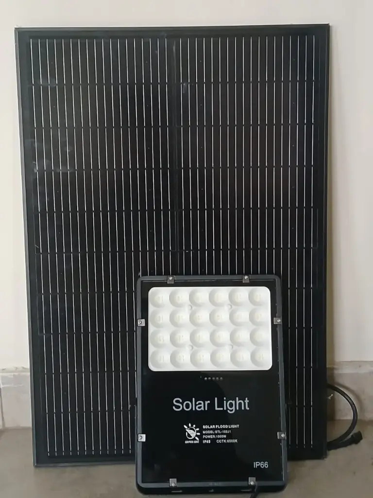 1000W SOLAR FLOOD LIGHT