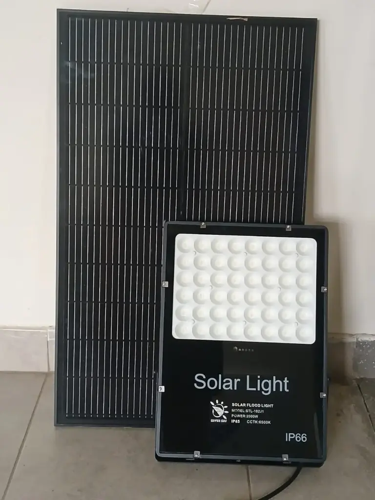 2000W SOLAR FLOOD LIGHT