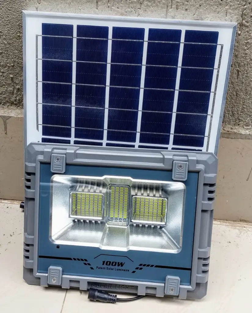 100W SOLAR FLOOD LIGHT